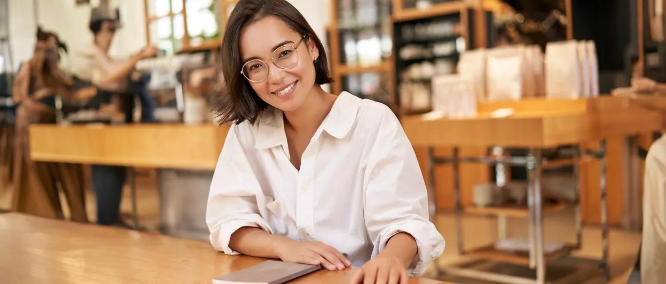 Yound business woman at a cafe